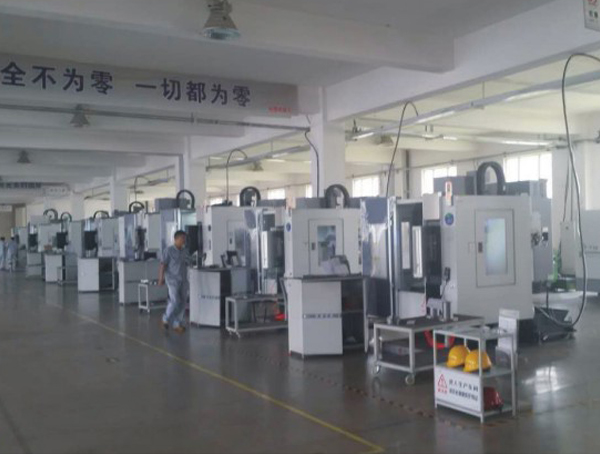 三軸加工中心